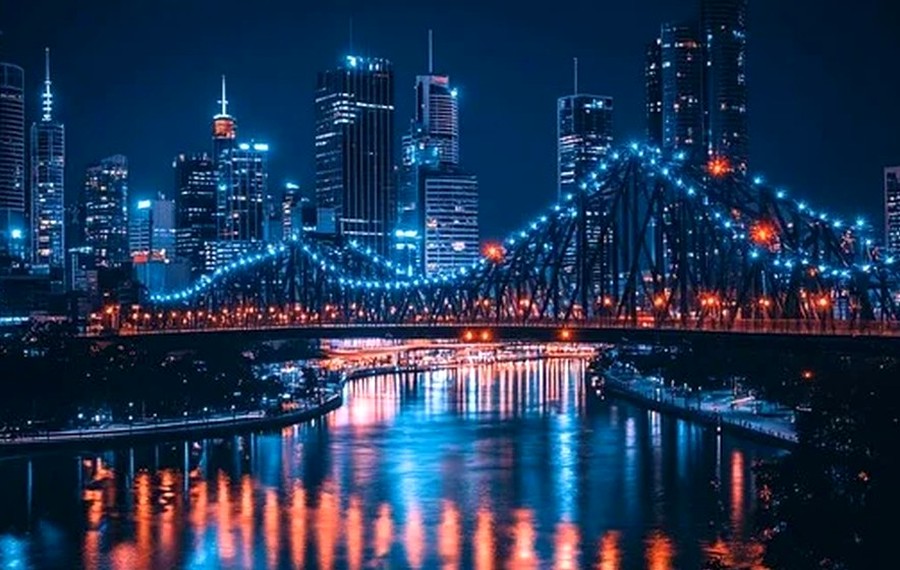 River Light city photo by Maya Rivera
